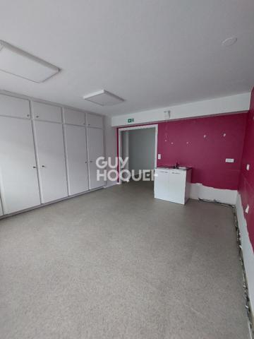 Local professionnel, 3 pièces de 110,74 m² à THANN