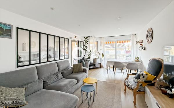 Appartement à vendre    4 pièces • 71,69 m2 Marseille 8