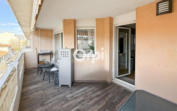 Appartement à vendre    4 pièces • 71,69 m2 Marseille 8