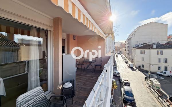 Appartement à vendre    4 pièces • 71,69 m2 Marseille 8