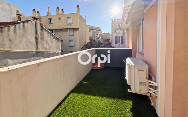 Appartement à vendre    4 pièces • 71,69 m2 Marseille 8