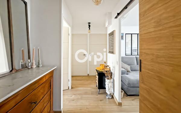 Appartement à vendre    4 pièces • 71,69 m2 Marseille 8