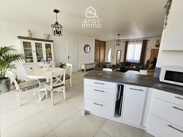 Maison
                                                                                                                                                                                                                                                                                                                        4 pièce(s)                                                                                                                                                                                                          3 chambre(s)                                                                                                                                                                                                          92.2  m²