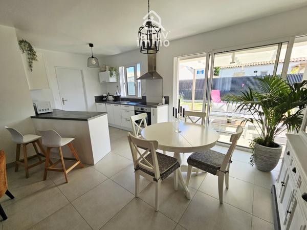 Maison
                                                                                                                                                                                                                                                                                                                        4 pièce(s)                                                                                                                                                                                                          3 chambre(s)                                                                                                                                                                                                          92.2  m²