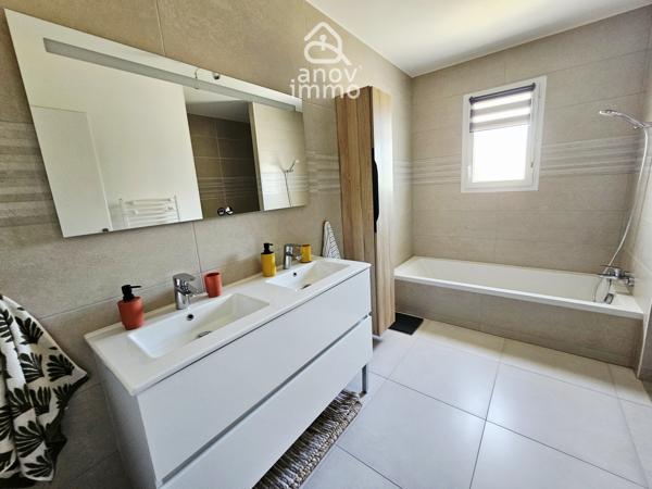 Maison
                                                                                                                                                                                                                                                                                                                        4 pièce(s)                                                                                                                                                                                                          3 chambre(s)                                                                                                                                                                                                          92.2  m²