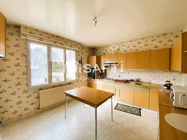 Maison individuelle avec sous complet, jardin bien exposé et 4 chambres