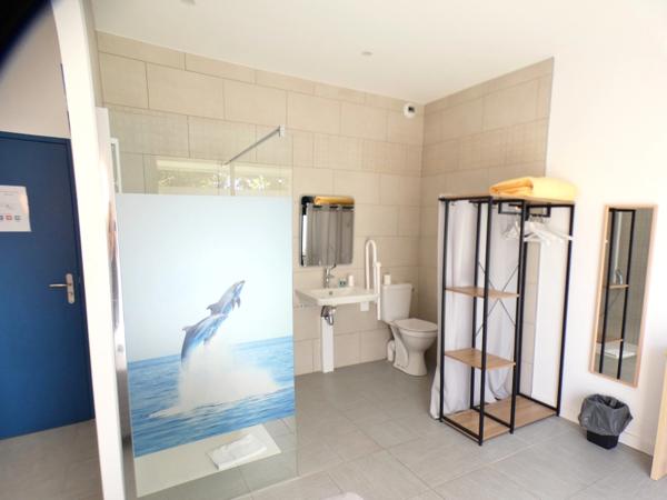 Vias-Murs commerciaux Hôtel