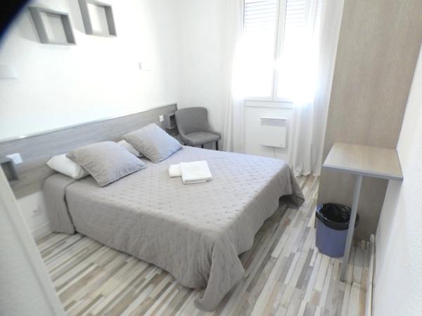 Vias-Murs commerciaux Hôtel