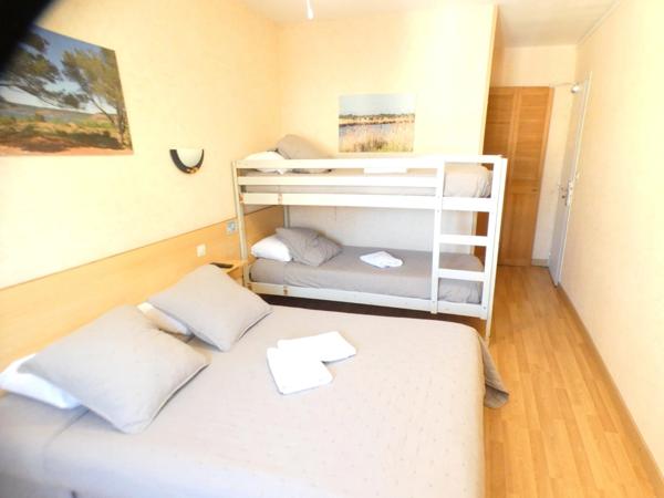 Vias-Murs commerciaux Hôtel