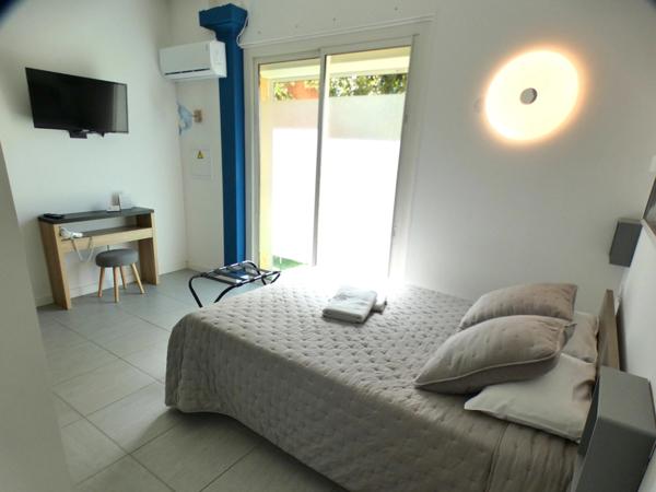 Vias-Murs commerciaux Hôtel