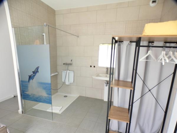 Vias-Murs commerciaux Hôtel