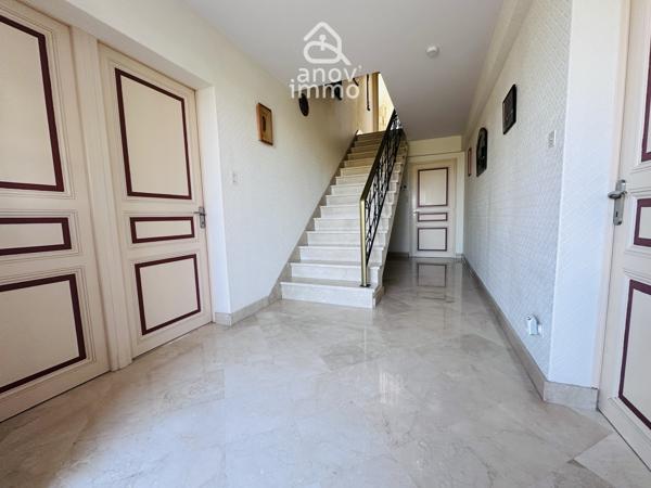 Maison
                                                                                                                                                                                                                                                                                                                        8 pièce(s)                                                                                                                                                                                                          5 chambre(s)                                                                                                                                                                                                          177.04  m²