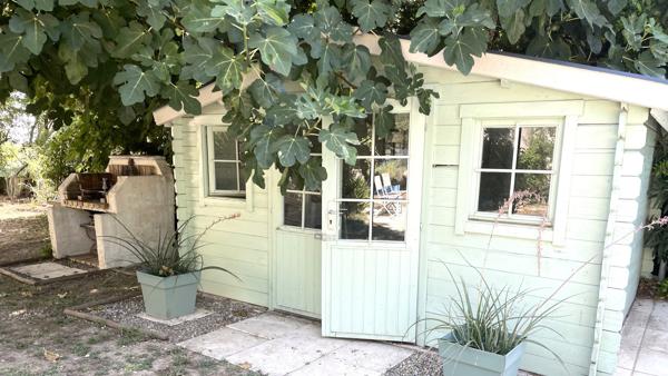 Maison traditionelle à la campagne et à pied du village