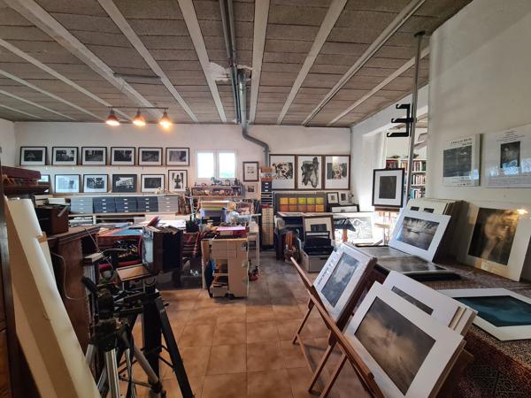 Maison traditionelle à la campagne et à pied du village