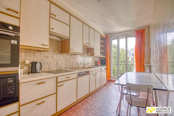 Versailles Avenue de Paris appartement 5 pièces 125.17 m² carrez situé au 4ème étage avec ascenseur, cave et grand box fermé €770 000 ** - Référence 25911