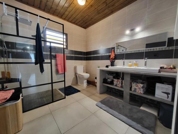 Villa familiale avec piscine et potentiel locatif – Mont Vert, Saint-Pierre