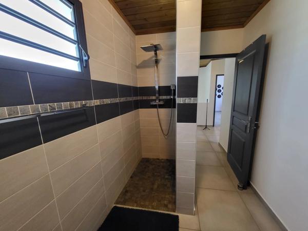 Villa familiale avec piscine et potentiel locatif – Mont Vert, Saint-Pierre