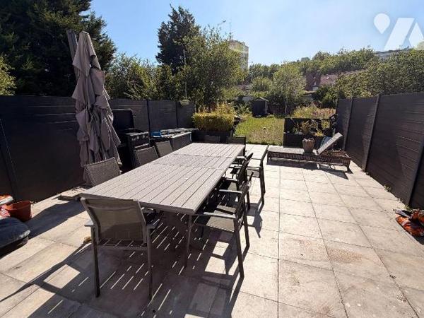 A vendre chez votre Notaire, belle maison familiale aux volumes généreux de 198m² de surface ha...