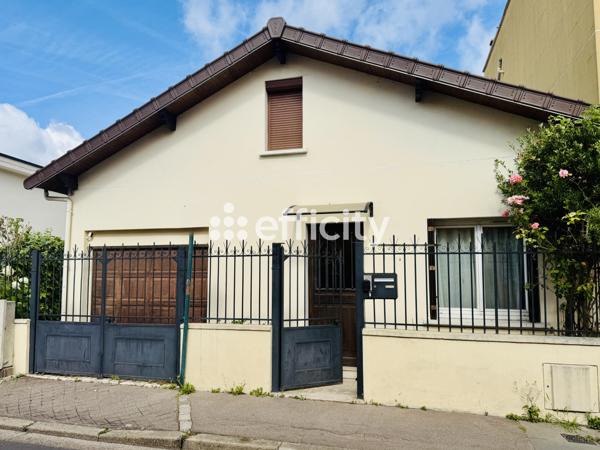 Maison
         6 pièces
        - 112 m² 365 000 € *