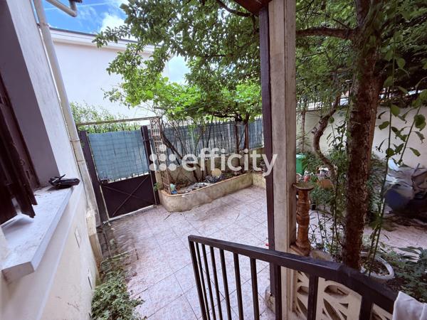 Maison
         6 pièces
        - 112 m² 365 000 € *