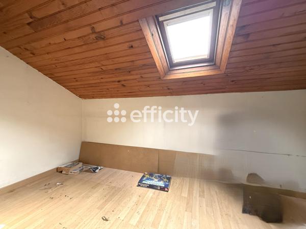 Maison
         6 pièces
        - 112 m² 365 000 € *