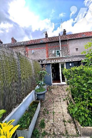 A VENDRE Maison de ville jumelée, à LE PETIT-QUEVILLY (76140), proche des commerces et transpor...