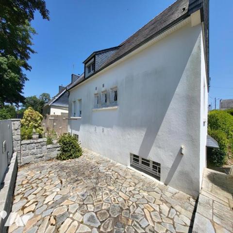 Maison d'habitation à vendre dans le centre de Châteauneuf du Faou, Finistère 29