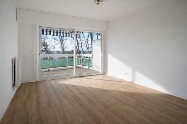 Pau - T3 rénové 5e étage - Terrasse, balcon, garage - Résidence seniors Jardins d'Arcadie