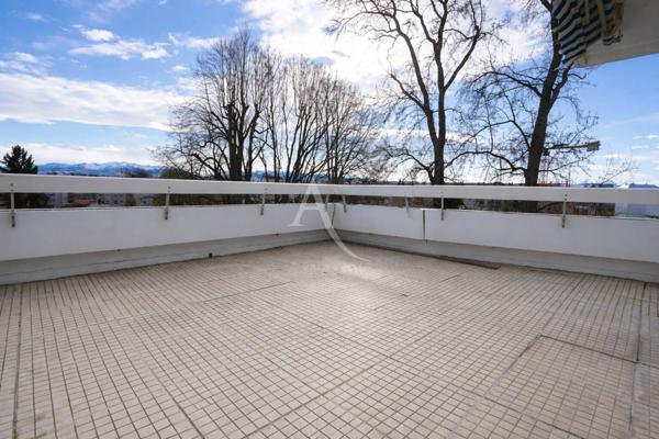 Pau - T3 rénové 5e étage - Terrasse, balcon, garage - Résidence seniors Jardins d'Arcadie