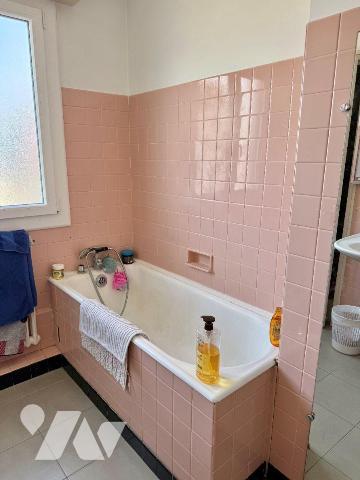 À vendre à Troyes secteur gare, maison d'environ 220 m² , offrant de beaux volumes répartis sur...