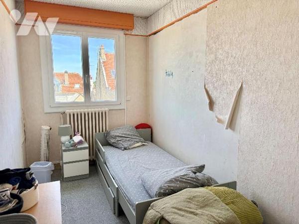 À vendre à Troyes secteur gare, maison d'environ 220 m² , offrant de beaux volumes répartis sur...