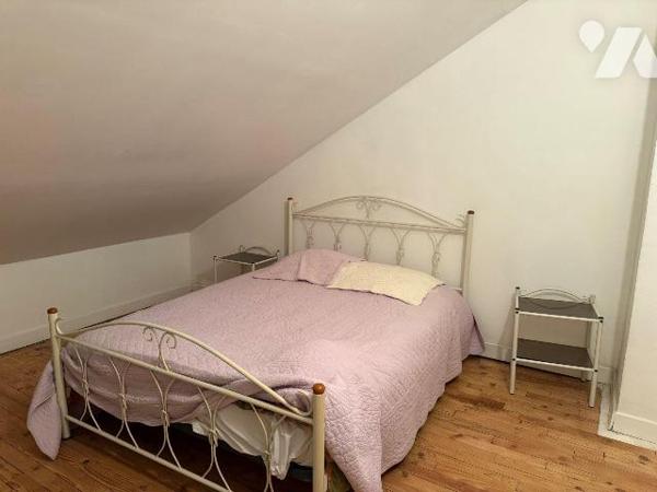 À vendre à Troyes secteur gare, maison d'environ 220 m² , offrant de beaux volumes répartis sur...