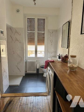 À vendre à Troyes secteur gare, maison d'environ 220 m² , offrant de beaux volumes répartis sur...