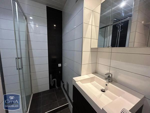 Appartement à louer 3 pièces 65.18m² Belfort (90000)