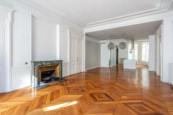 LYON 2 - AINAY- Appartement de 230,80 m² - 5 chambres - balcons - Garage
