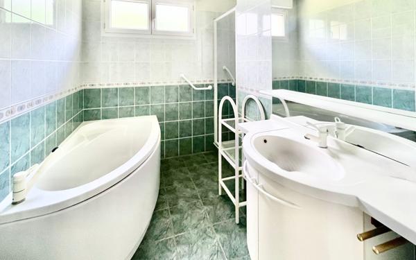 Maison à vendre    6 pièces •  Biéville-Beuville