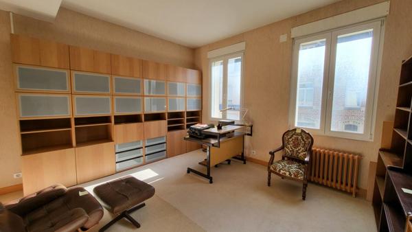 CHARMANTE MAISON HYPER CENTRE AVEC  EXERIEUR ET GARAGE