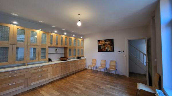 CHARMANTE MAISON HYPER CENTRE AVEC  EXERIEUR ET GARAGE