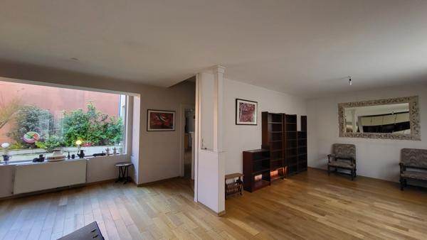 CHARMANTE MAISON HYPER CENTRE AVEC  EXERIEUR ET GARAGE