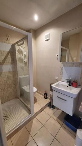 CHARMANTE MAISON HYPER CENTRE AVEC  EXERIEUR ET GARAGE