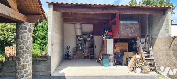 Maison de plain-pied de 60,80 m² et ses dépendances sur un terrain clos d'environ 515 m² 