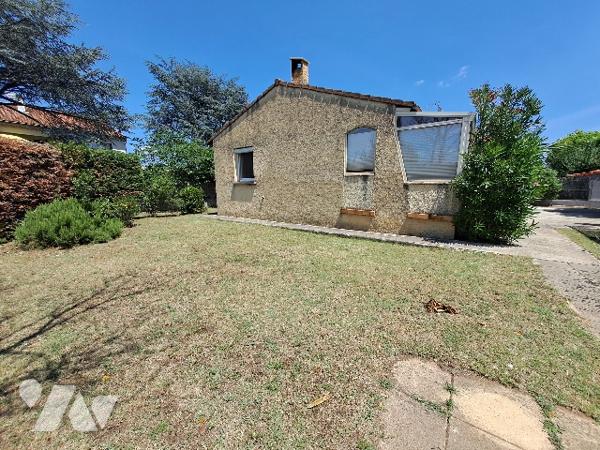 Montélimar, maison de plain pied de 75m² habitable avec garage et jardin.