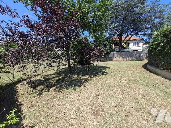 Montélimar, maison de plain pied de 75m² habitable avec garage et jardin.