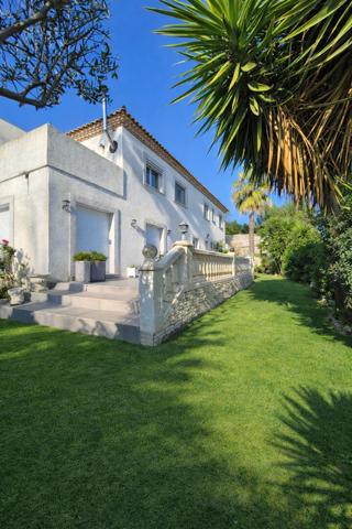 Propriété d'exception avec vue canal de 272 m² habitables sur terrain de 869 m²