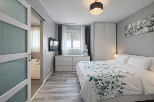 Propriété d'exception avec vue canal de 272 m² habitables sur terrain de 869 m²
