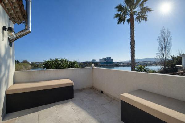 Propriété d'exception avec vue canal de 272 m² habitables sur terrain de 869 m²