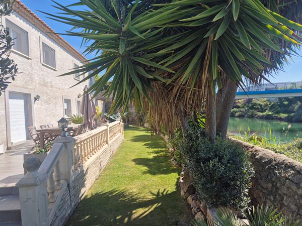 Propriété d'exception avec vue canal de 272 m² habitables sur terrain de 869 m²