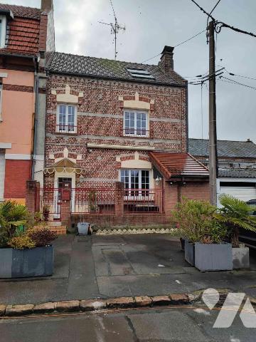 BELLE MAISON DE VILLE proche centre-ville.