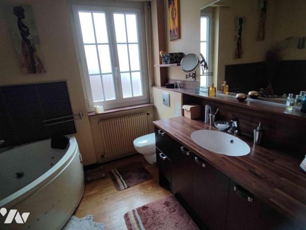 BELLE MAISON DE VILLE proche centre-ville.