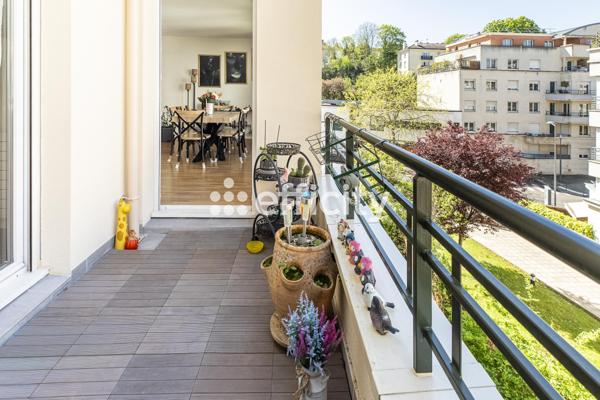 Appartement
         4 pièces
        - 90 m² Exclusivité 730 000 € *